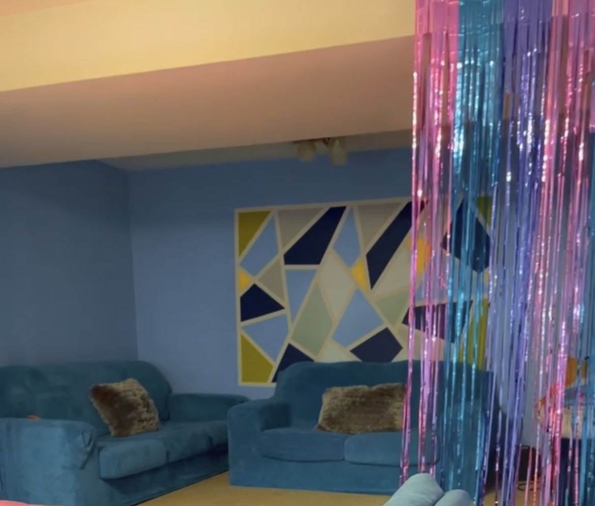 Living Room Set! King Bedroom Set !