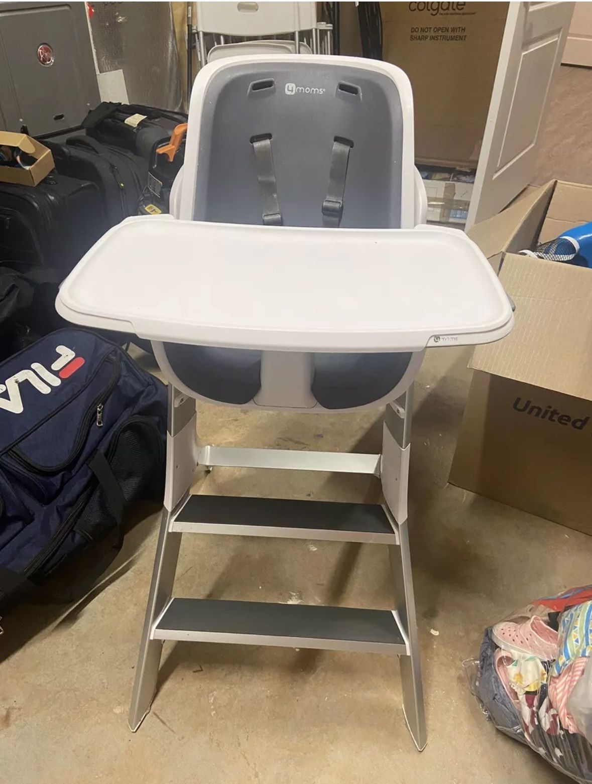4moms Connect High Chair White/Gray Excellent condition. Pick up only. Alpharetta/Milton area.