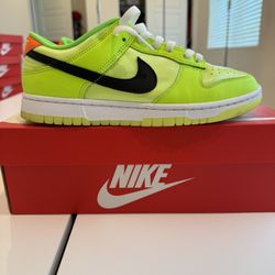 Nike Dunk Low  ( Volt ) 
