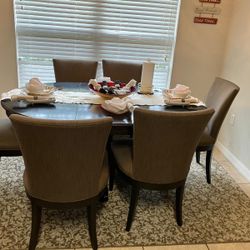 Table with 6 chairs 