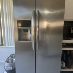 Frigidaire Fridge