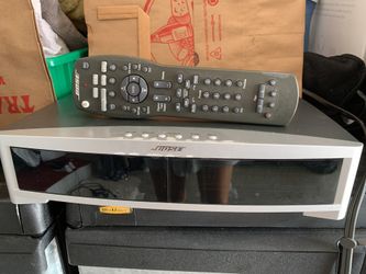 BOSE Home entertainment system. Media center, 2 speakers and 1 module- remote control. Everything works except the media center.