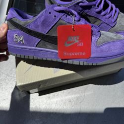 Supreme SB Dunks 