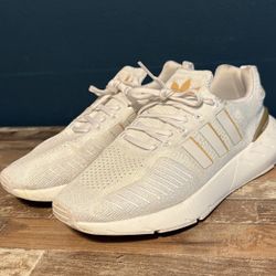 Adidas Originals Women's Swift Run 22 Sneaker