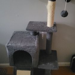 46.5" Like New Cat Tower