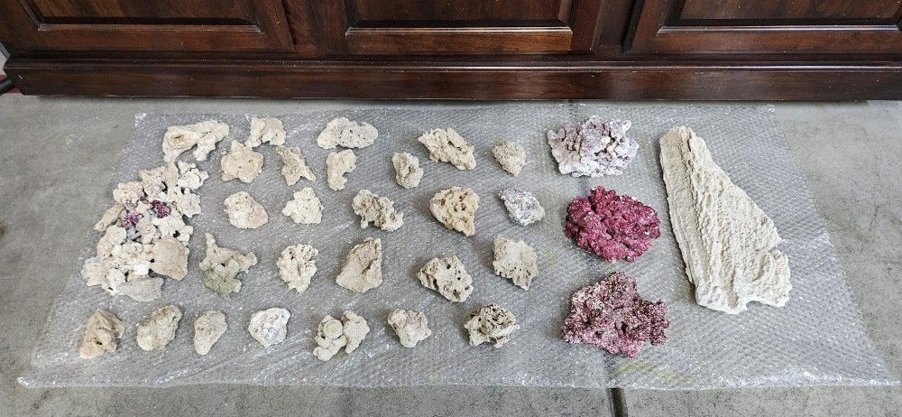 Many Pieces Of Fish Tank Aquarium Reef Rock or Decor