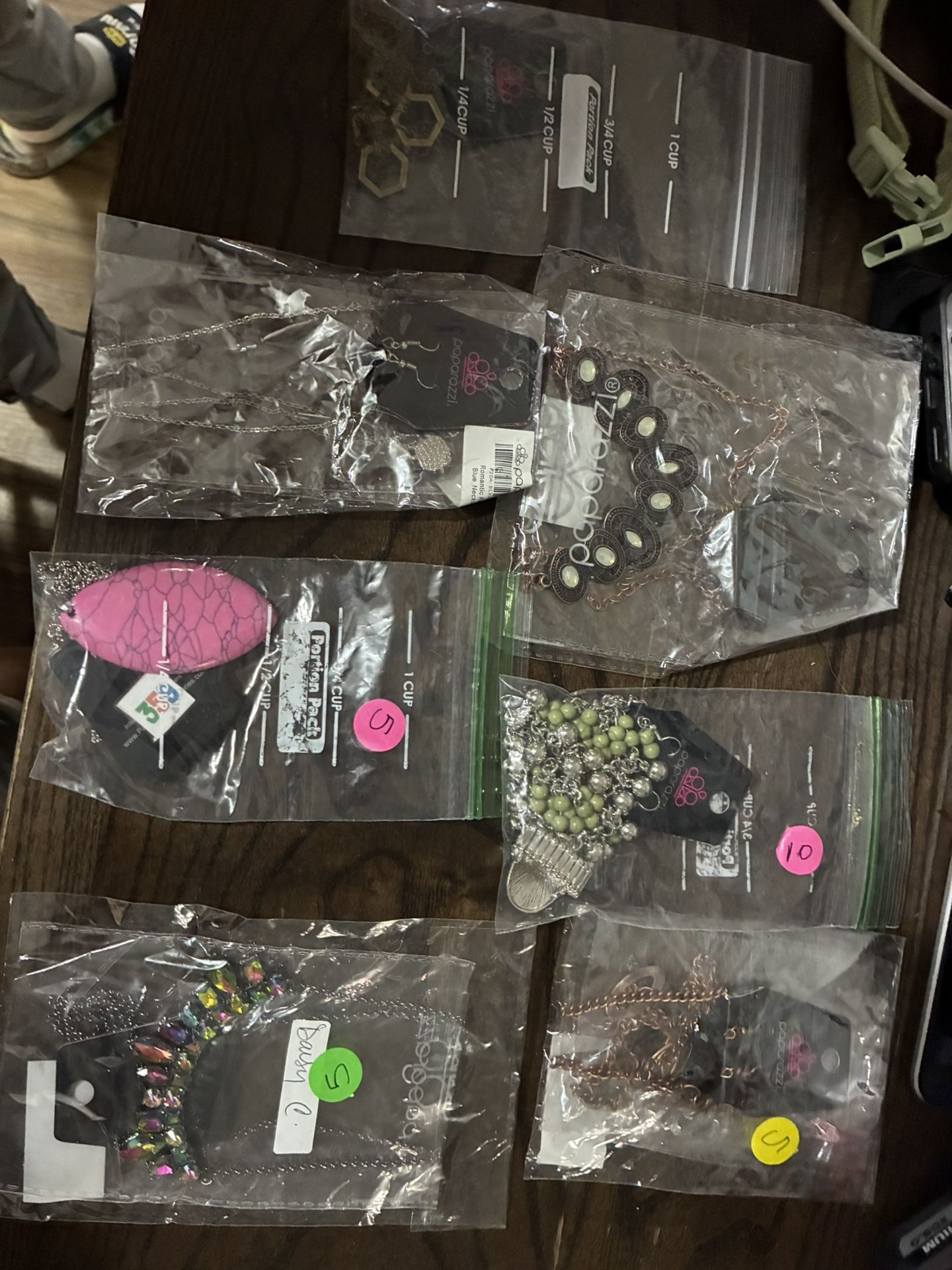 Assortment of jewelry, 80 items 