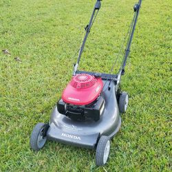 self propelled honda lawn mower works good $220 firm