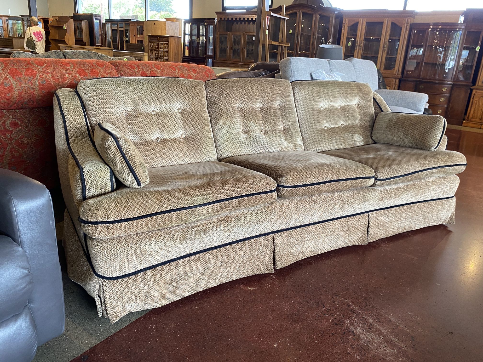 Contrasting Welt Trim Sofa w/ Pillows