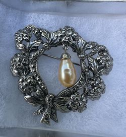 Antique brooch with pearl