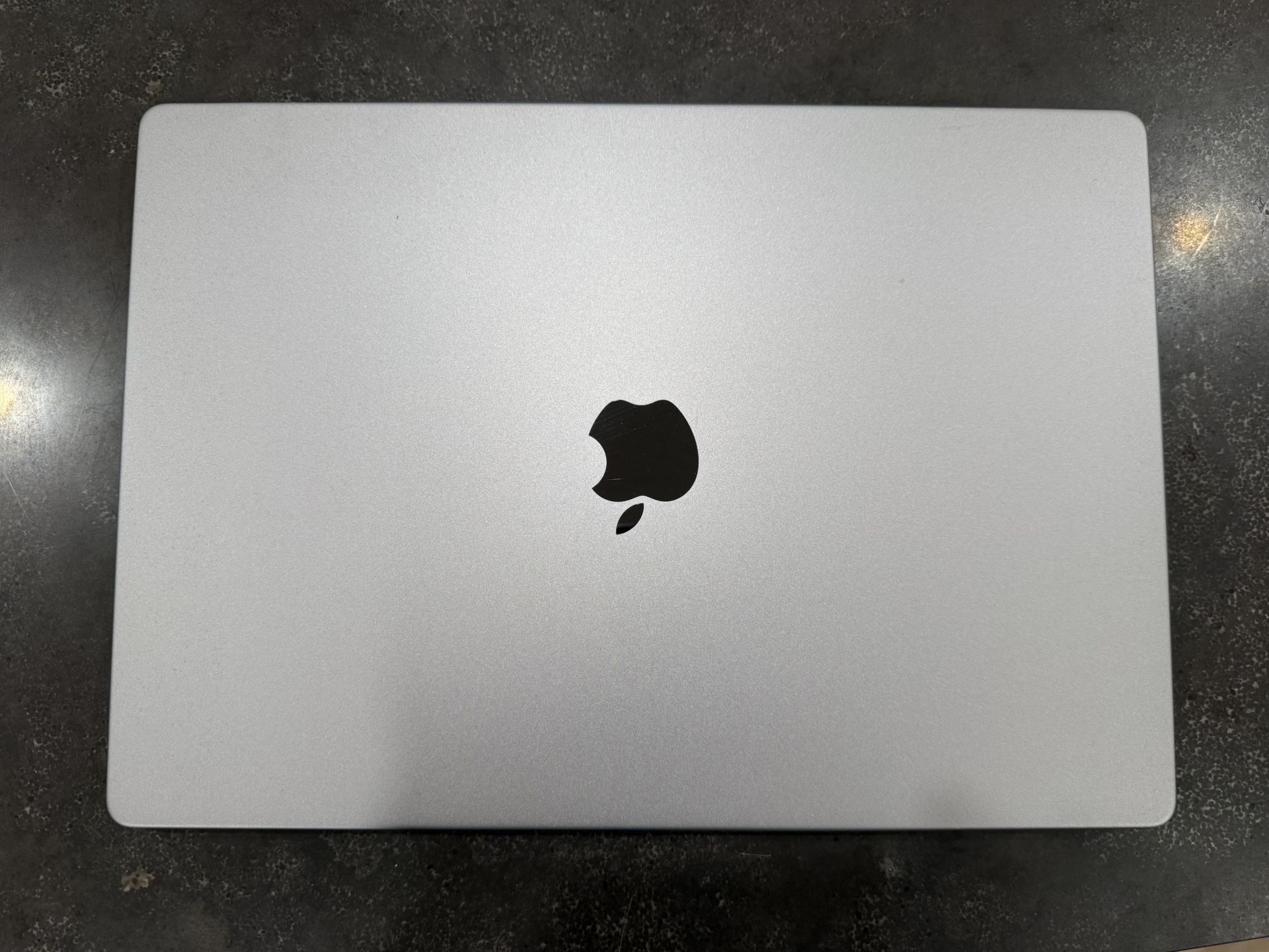 Apple MacBook Pro 16 inch(Apple M1 Pro Chip)