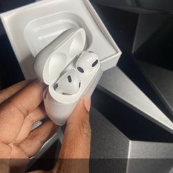 Earbuds With White Finish 