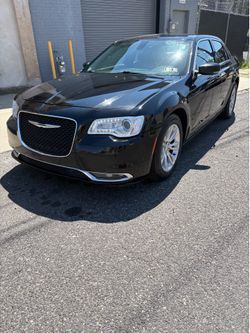 2017 Chrysler 300  CLEAN TITLE