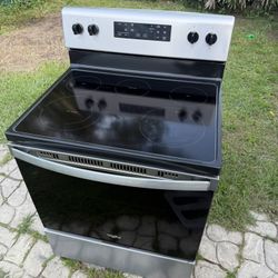 Whirlpool 30-in Glass Top 5 burners 5.3-cu ft Freestanding Electric Range ( Stainless Steel ) 