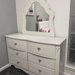 Queen size bedroom set