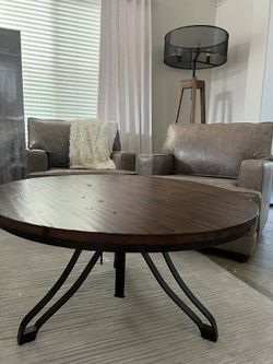 Round Cocktail Table 