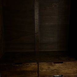Brown dresser with 4 drawers