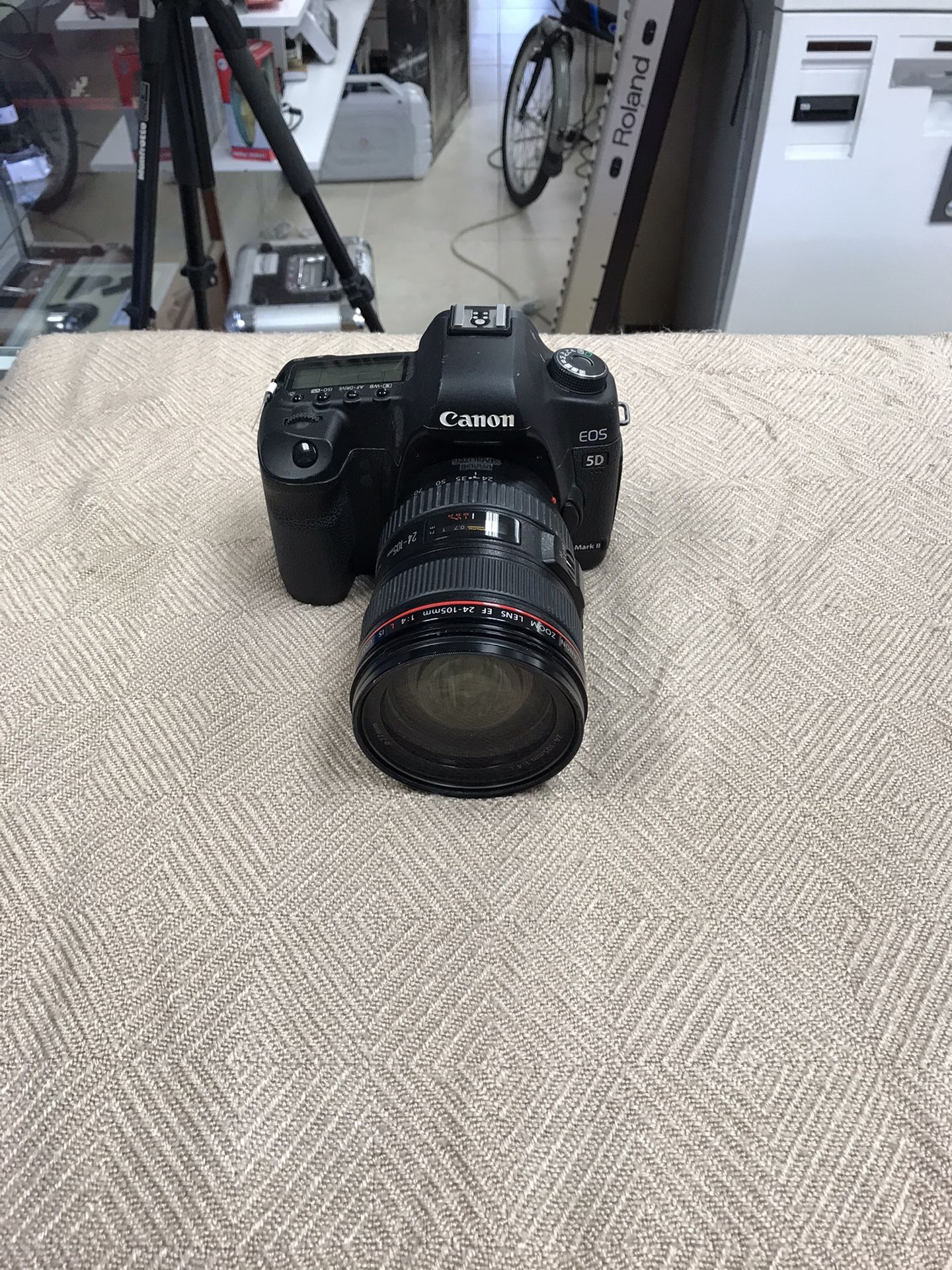 Canon 5D Mark II Digital Camera with 24-105mm 1:4 L IS USM Lens