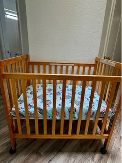 Crib with wheels
