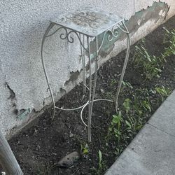 Decorative Metal Plant Stand / Side Table  Vintage-style