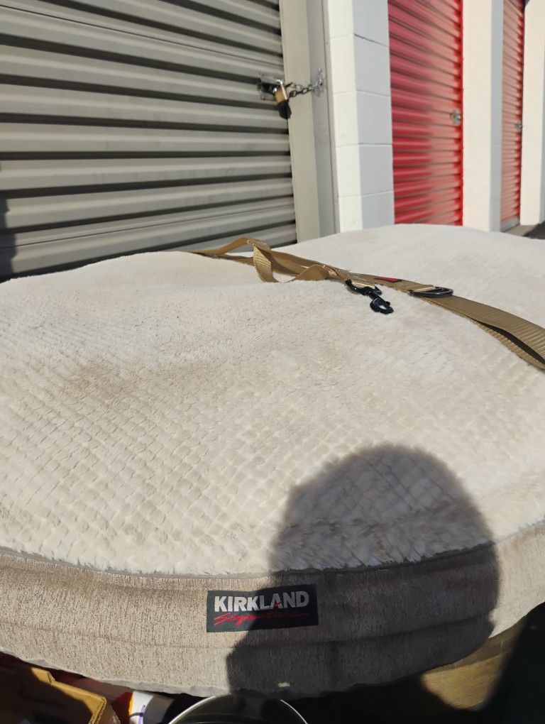 Kirkland Signature Dog Bed And 6-ft Kong Leash