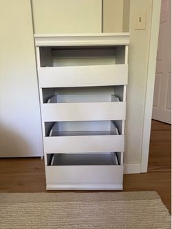 Free white closet storage unit with 4 drawers