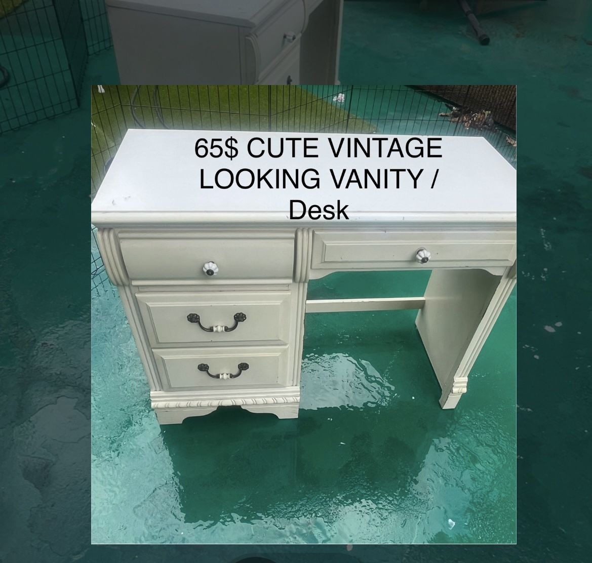 CUTE VANITY FLAW AS SEEN IN PICTURE ( FULLY FUNCTIONAL ) 50$ OBO pick up downtown LA Little Tokyo