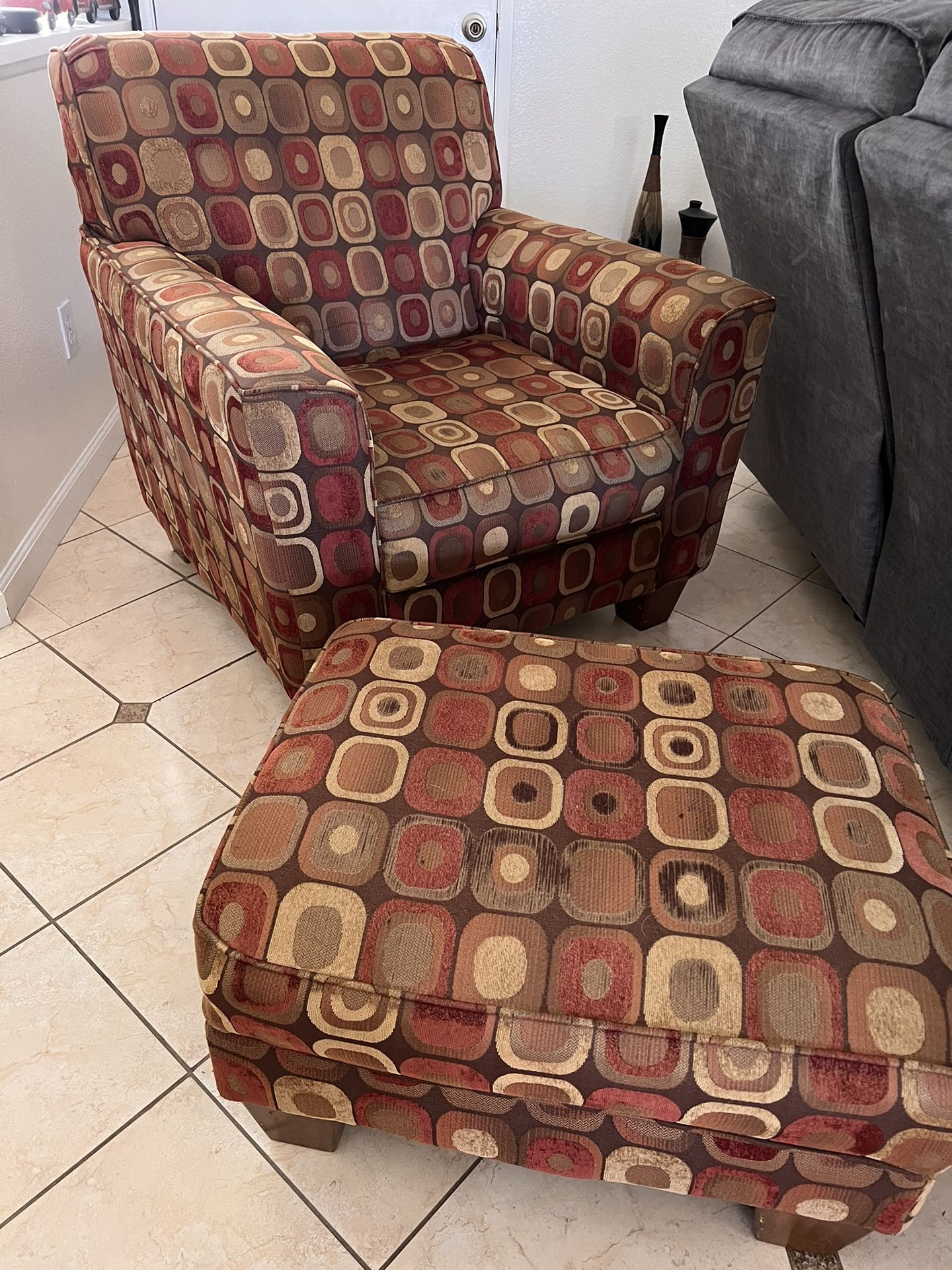 Chair With Ottoman