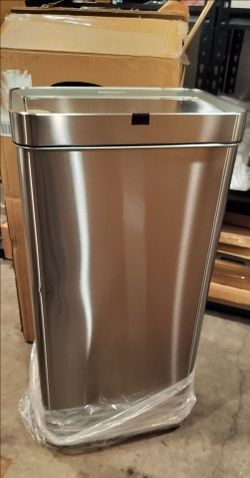 21 gallons stainless steel automatic trash can with trash bags / pick up Chino hills/ see descriptio