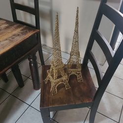 Eiffel tower statues
