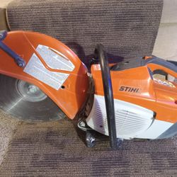 Like New STIHL CONCRETE SAW WITH BLADE   