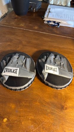 🔥Everlast boxing MMA MITTS $20 firm!