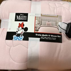 DISNEY MINNIE MOUSE- PINK QUILT AND SHAM SET