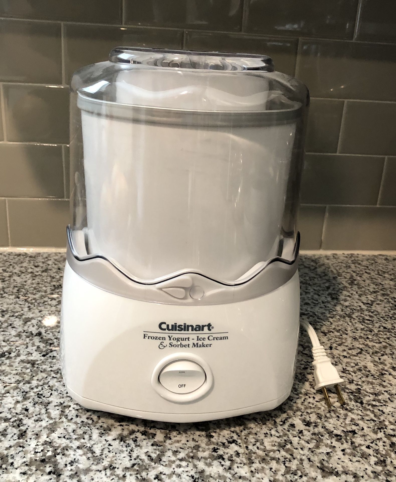 Cuinsinart Ice cream maker with extra bowl