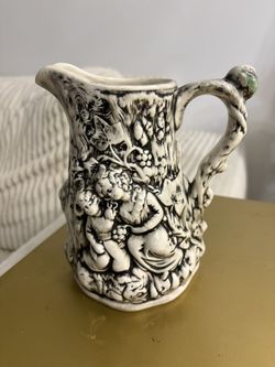 Lee Stoneware pitcher Or Decore
