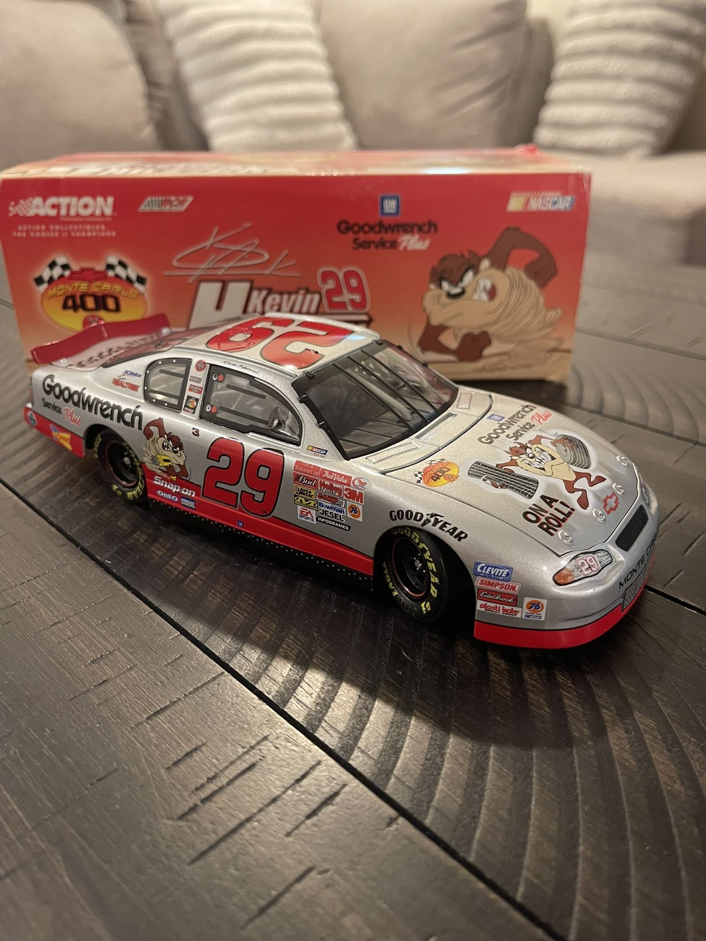 2001 Kevin Harvick #29 NASCAR Goodwrench Looney Tunes TAZ Action 1:24 Stock Car