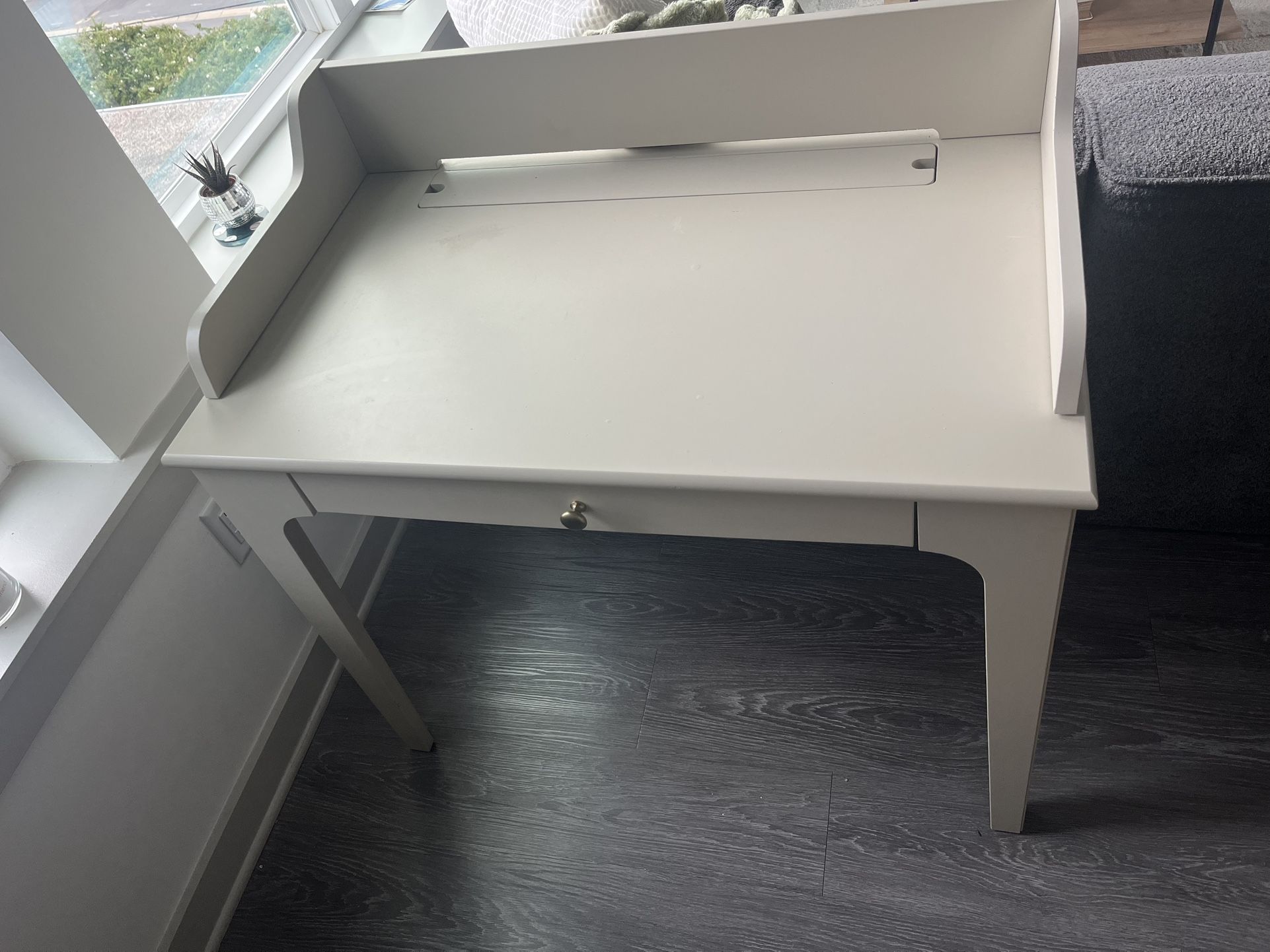 Light grey desk with drawer