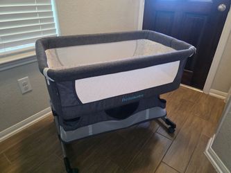 Bella baby bassinet