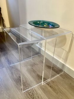 Clear acrylic nesting side tables set. 