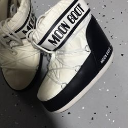 Moon Boots