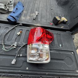 Toyota Tundra 2013- Tail Light 