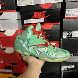 Lebron 11 Christmas size 10.5 USED But Clean
