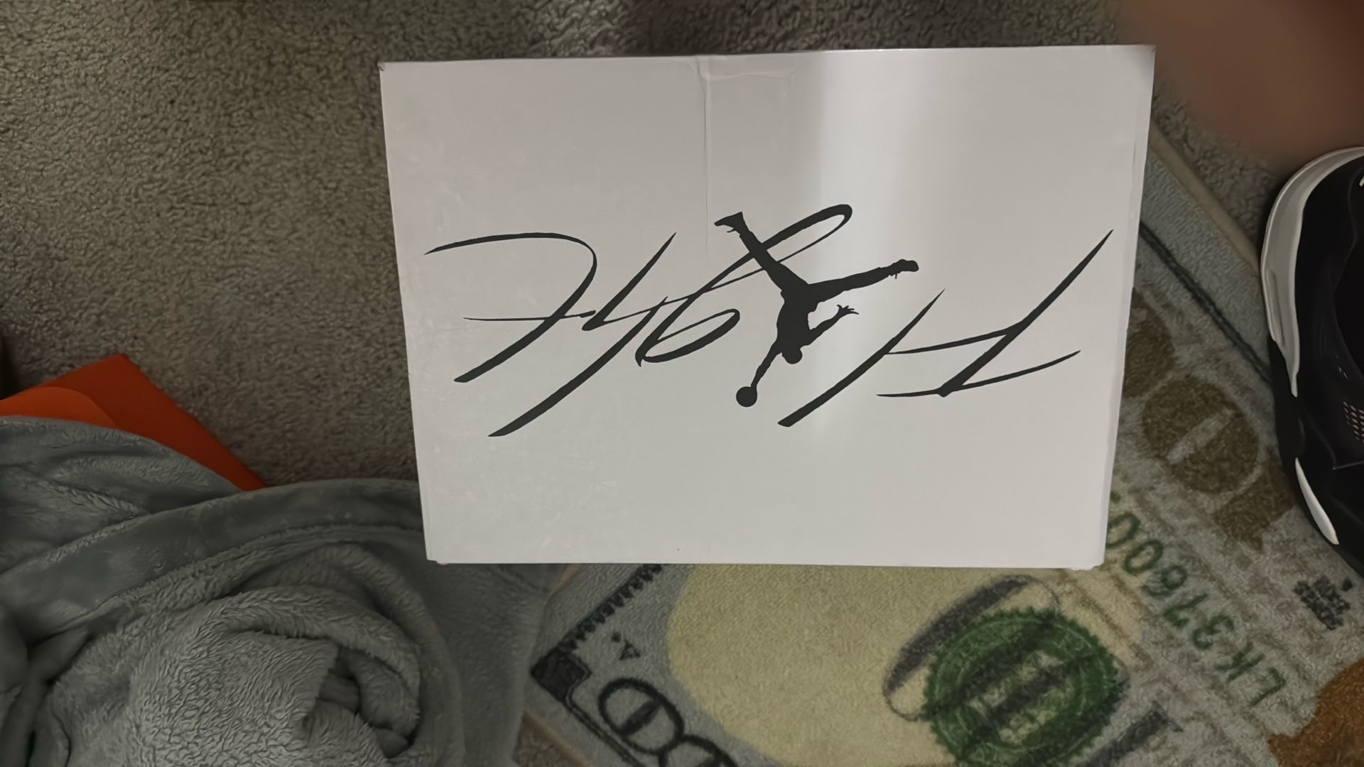 Jordan 4 Retro White Thunder