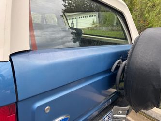 Ford Bronco rear oem glass non defrost
