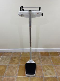 Scale With 400 Pound Capacity & Height Measurement