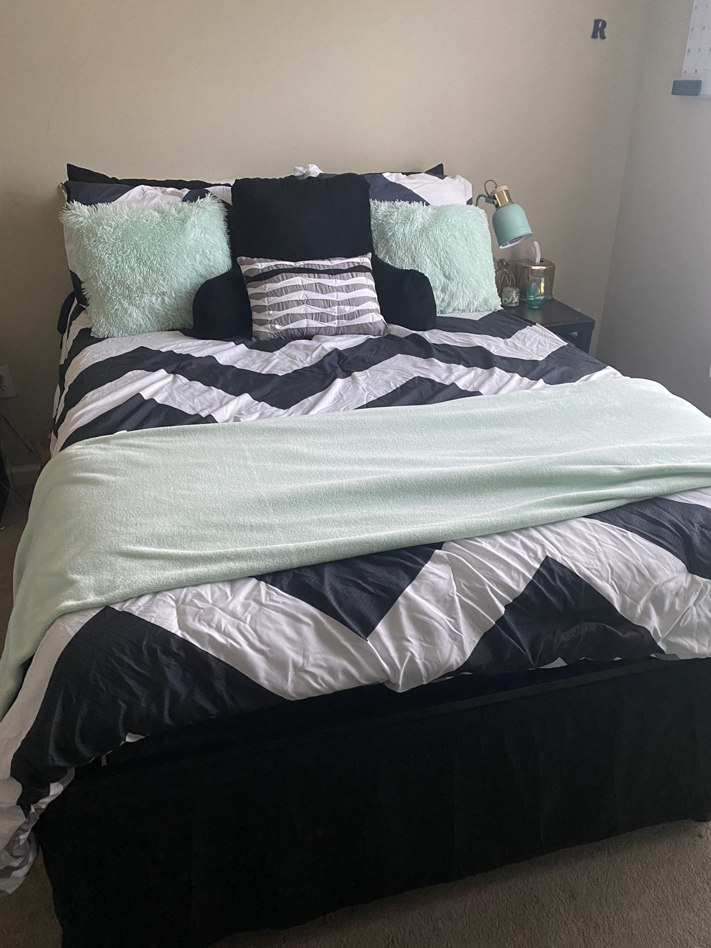 Black & White Chevron Comforter Set