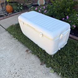 40” wide Large Igloo Polar Cooler