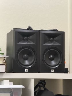 JBL LSR305 Studio Monitors