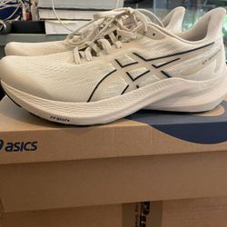 GT-2000 12 ASICS Size 9 1/2