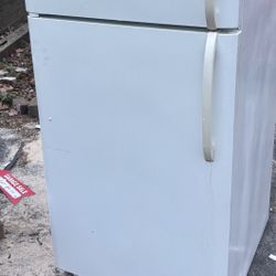 Frigidaire refrigerator 
